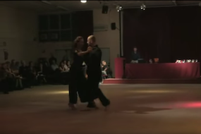 Esibizione di milonga all'officina tanguera. Tango a Torino